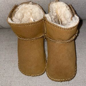 Cabela's Genuine Leather Sheepskin Lined Infant Booties 0-6 months